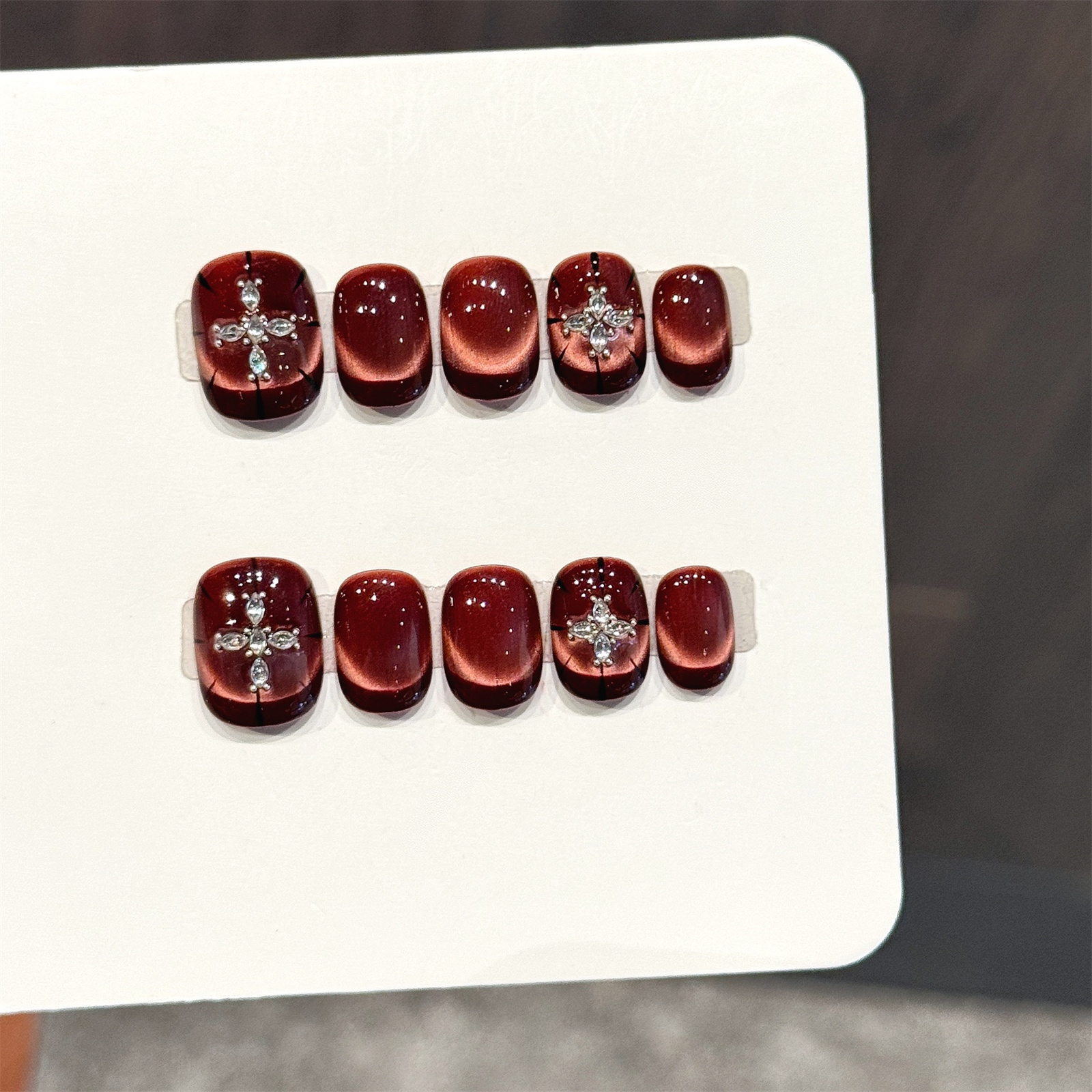 Nail Art Elegant - 10pcs Wine-red Cat's Eye Press On