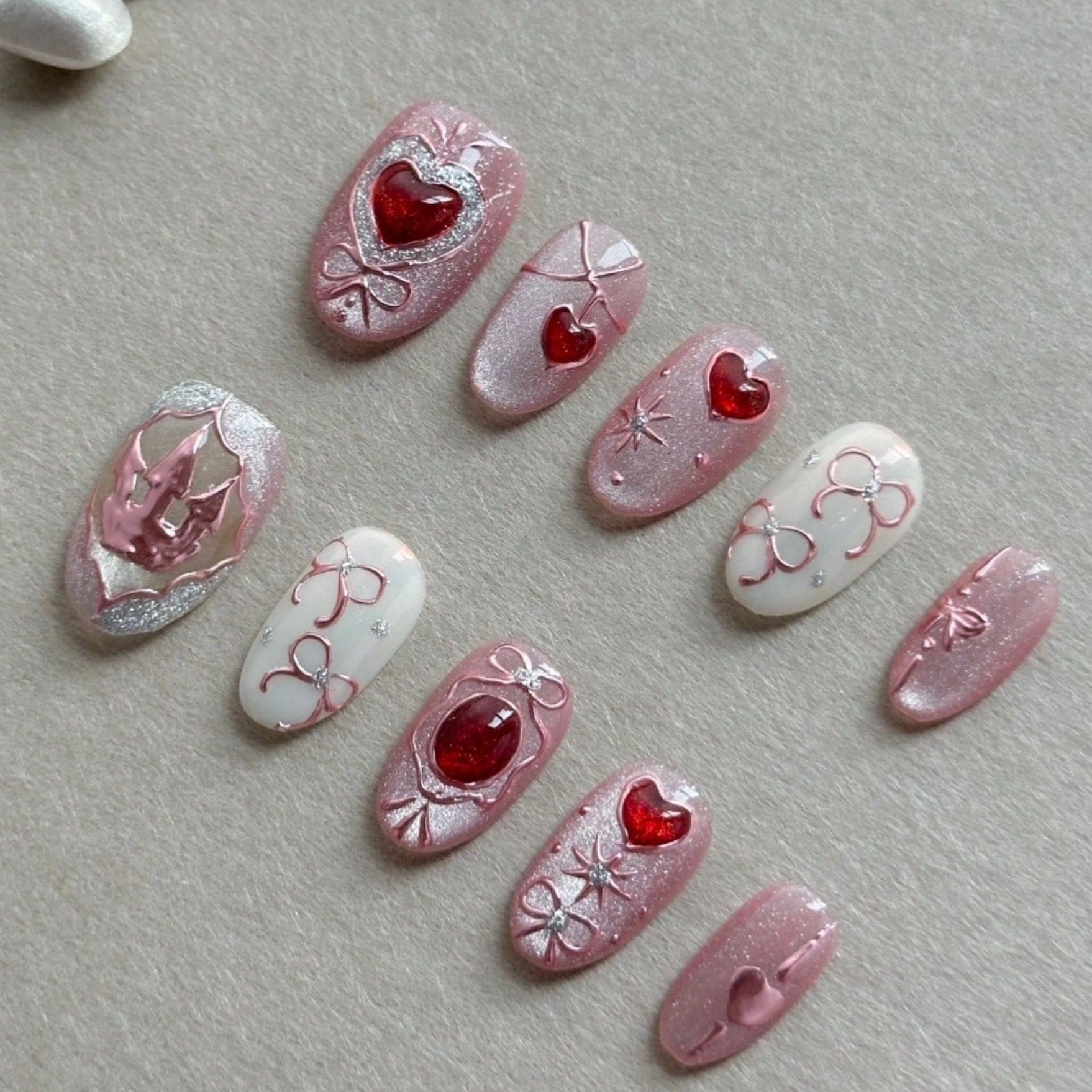 Nail Art Elegant - Ten elegantly hand-pressed oval false nails,