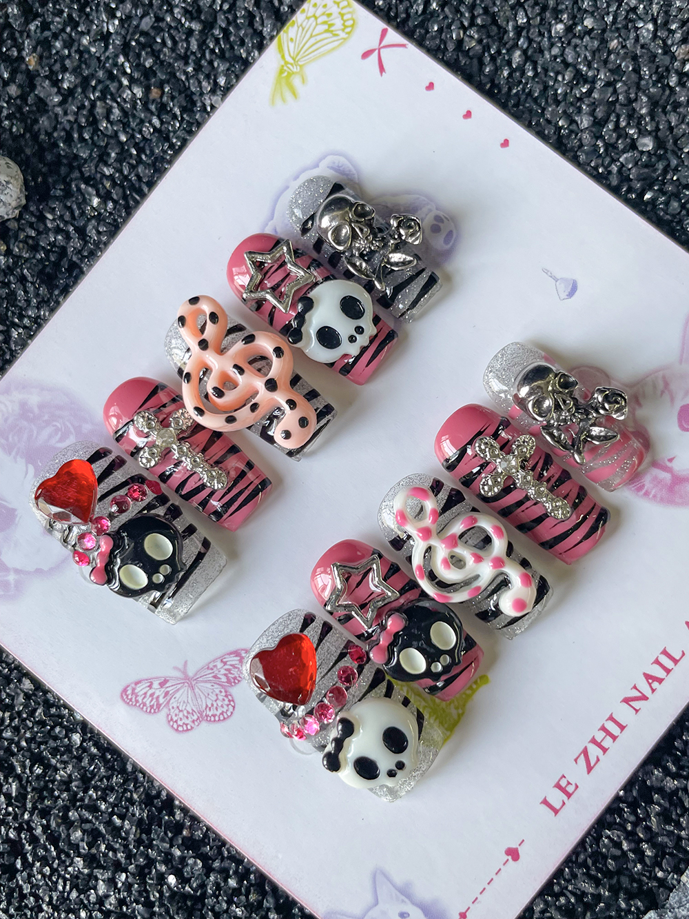 Y2K Hot Girl Skull Head Press  – Nail Art Zebra Design Bewertung und Preis